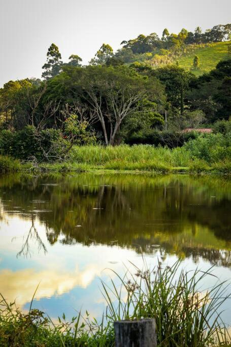 Recanto Dos Beija Flores, Chale Lantana C Monte Alegre do Sul Eksteriør bilde